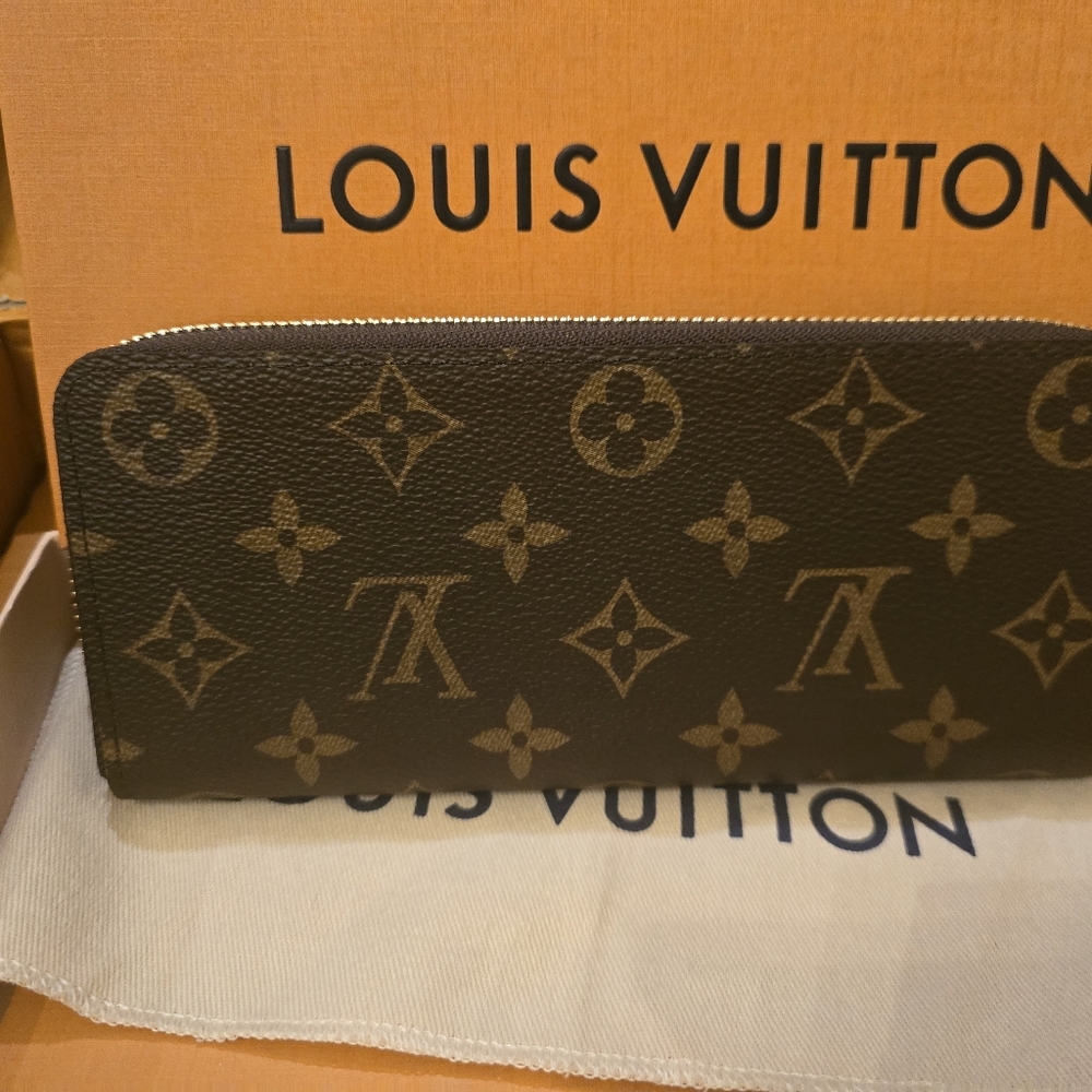 Louis Vuitton Monogram Wallet - Picture 2 of 7